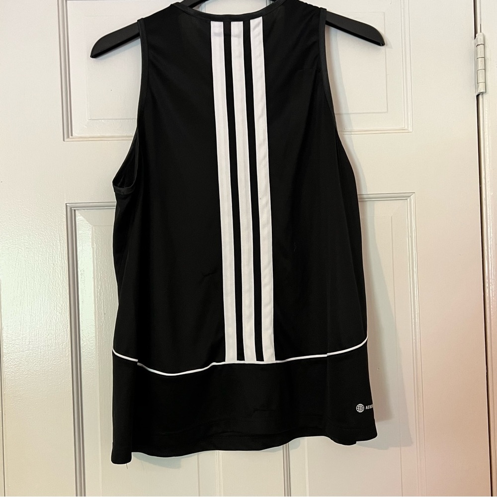 Adidas women’s basketball active tank. Never worn.